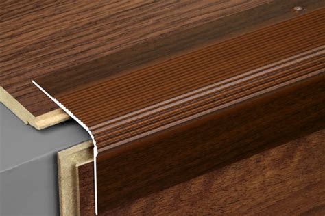 Порог угл. Дуб универ. ПУ-02.900.084 1750