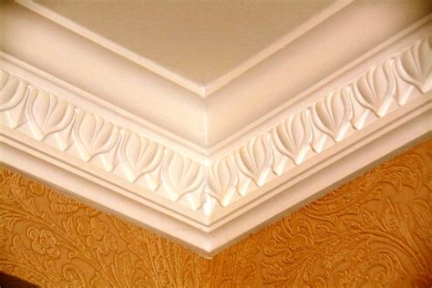 Плинтус потолочный ПАНДА Металлик 35/30*35мм 2м 35-05 Фреска золото